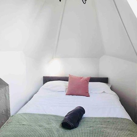 Cosy Top Floor Flat! Self Check-In & Free Parking Appartamento Blackpool Esterno foto