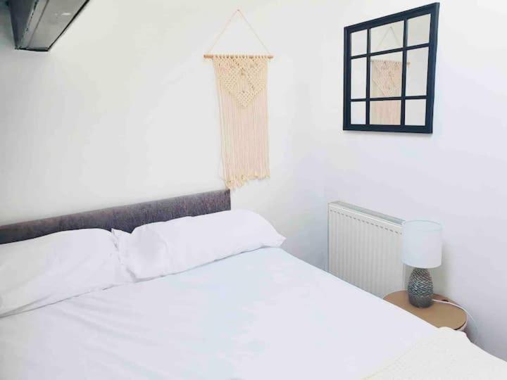 Cosy Top Floor Flat! Self Check-In & Free Parking Appartamento Blackpool Esterno foto